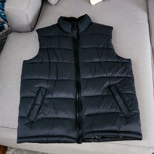 Old Navy Men's puffer vest